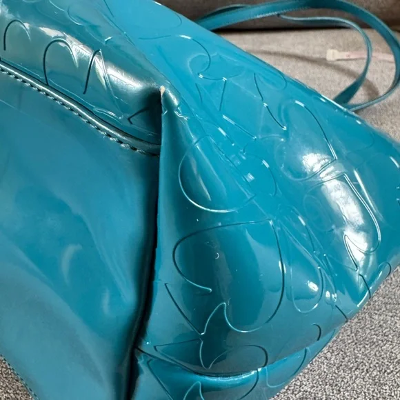 Large Patent Leather Kate Spade Tote - Picture 9 of 13